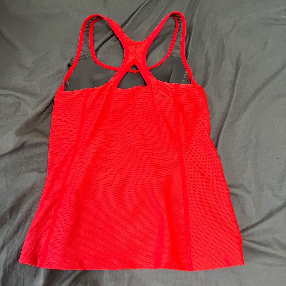 Nike tank, never worn,